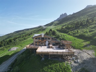 Rénovation de la terrasse du restaurant Côte 2000 – Méribel-Mottaret